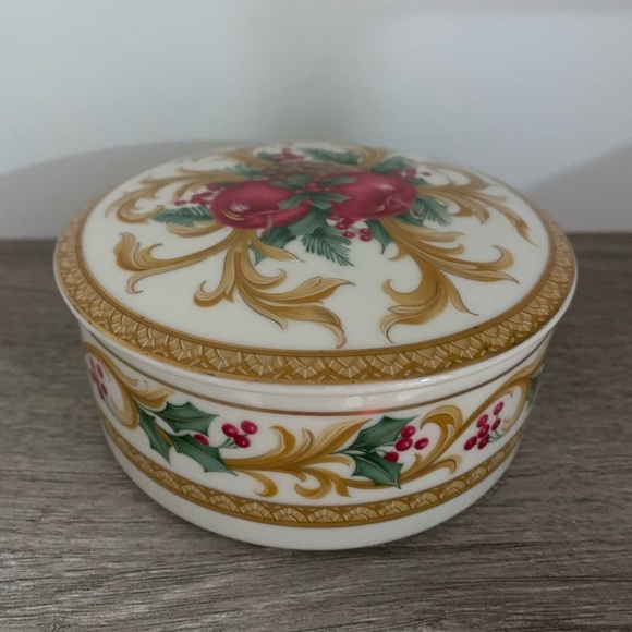 Other - Mikasa holiday orchard lidded box candy dish